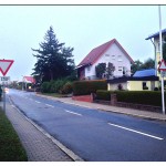 "Achtung" oder "Vorfahrt achten!"?