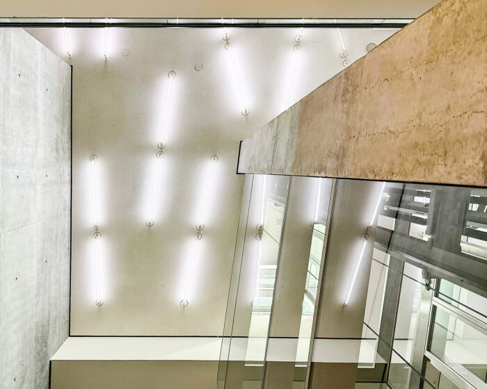 Blick an die Decke im Kunstmuseum in Stuttgart